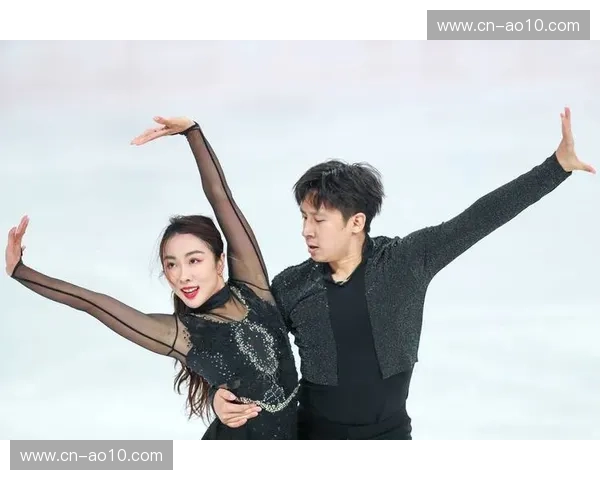 隋文静韩聪团体赛双人滑亮相 中国队暂列积分榜第九